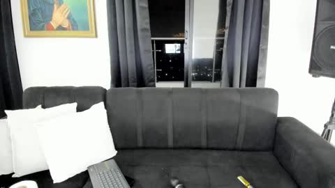 Nikole online show from October 11, 2025, 4:12 am