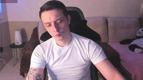 Snapshot of nikolos_vise chatting on February 6, 2025, 6:35 pm Nikolos online show from February 6, 2025, 6:35 pm