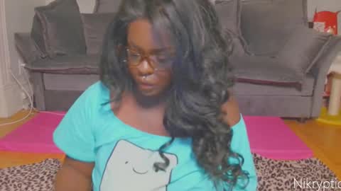 Nikole online show from November 29, 2025, 8:39 am