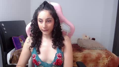 Snapshot of niky_blue chatting on December 18, 2024, 1:26 am niky_blue online show from December 18, 2024, 1:26 am
