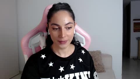 Snapshot of niky_blue chatting on February 5, 2025, 10:55 pm niky_blue online show from February 5, 2025, 10:55 pm