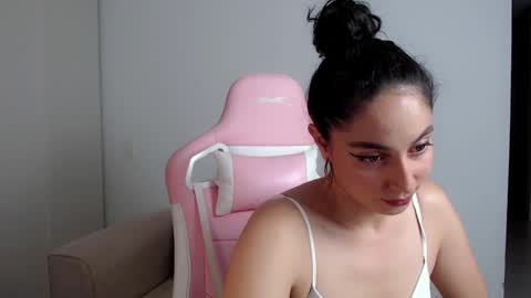 Snapshot of niky_blue chatting on February 12, 2025, 6:40 am niky_blue online show from February 12, 2025, 6:40 am