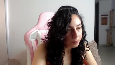 Snapshot of niky_blue chatting on February 24, 2025, 11:21 am niky_blue online show from February 24, 2025, 11:21 am