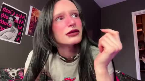 Snapshot of niky_long chatting on April 16, 2026, 1:45 pm Niky online show from April 16, 2026, 1:45 pm