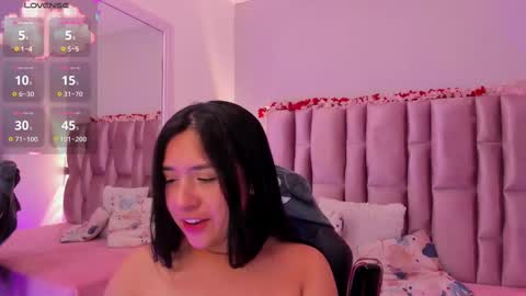 Niky Brooks online show from October 4, 2025, 2:42 am