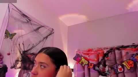 Niky Brooks online show from October 26, 2025, 12:00 pm