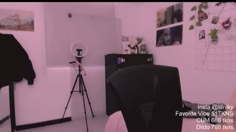 Nikylaine online show from February 8, 2026, 1:47 pm