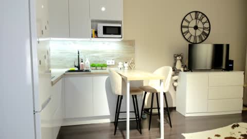 Bella online show from December 22, 2024, 4:59 pm