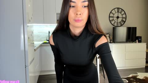 Bella online show from December 25, 2024, 2:23 pm