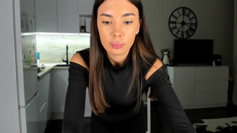 Bella online show from December 25, 2024, 5:26 pm