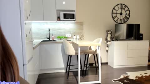 Bella online show from January 4, 2025, 4:01 am