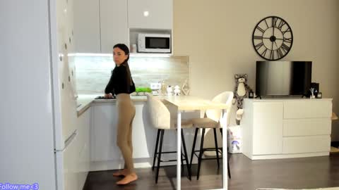 Bella online show from January 22, 2025, 4:02 pm