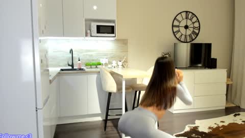 Bella online show from January 28, 2025, 4:52 pm