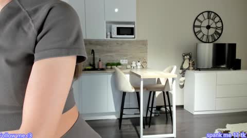 Bella online show from January 29, 2025, 7:43 pm