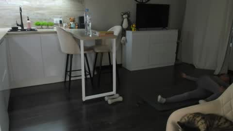 Bella online show from September 15, 2025, 3:45 pm