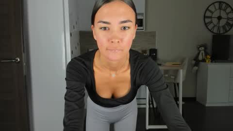 Bella online show from September 22, 2025, 2:30 pm