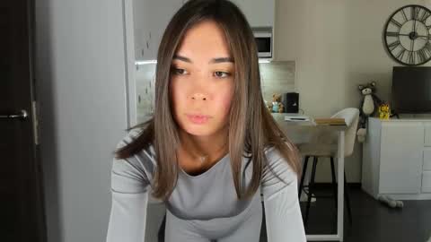 Bella online show from October 8, 2025, 8:45 am