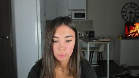 Bella online show from October 12, 2025, 1:26 am