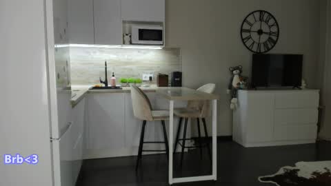 Bella online show from October 25, 2025, 11:40 am