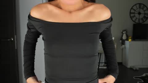 Bella online show from November 9, 2025, 10:24 am