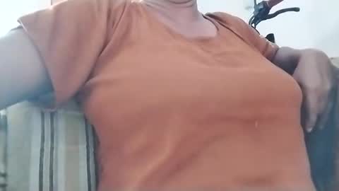 Snapshot of nilminichandrika42 chatting on September 12, 2025, 1:38 am nilminichandrika42 online show from September 12, 2025, 1:38 am