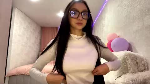 Snapshot of nilsamazuo chatting on November 21, 2025, 5:22 pm Margot online show from November 21, 2025, 5:22 pm