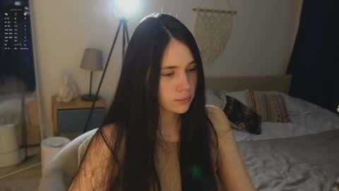 Jennet online show from November 28, 2025, 5:37 pm