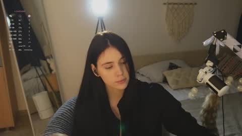 Snapshot of nimfaheart chatting on February 4, 2026, 6:36 pm Jennet online show from February 4, 2026, 6:36 pm