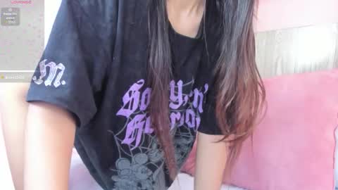 N I N A online show from November 7, 2025, 2:55 am