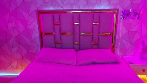 Nina Carther online show from April 11, 2026, 8:24 pm