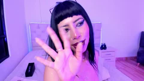 Nina Fox  online show from May 16, 2026, 12:40 am