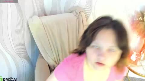 nina lunaa online show from October 3, 2025, 1:24 am