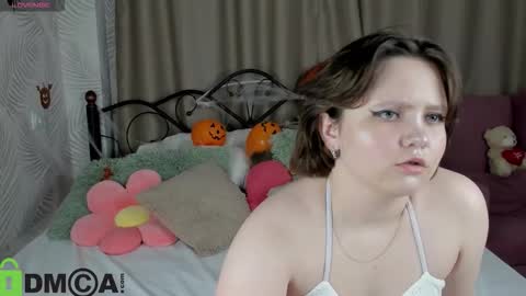 nina lunaa online show from October 30, 2025, 9:33 am