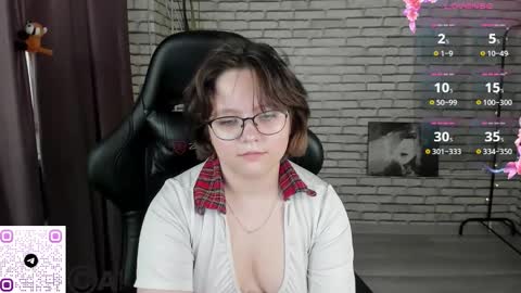 nina lunaa online show from November 1, 2025, 9:22 am