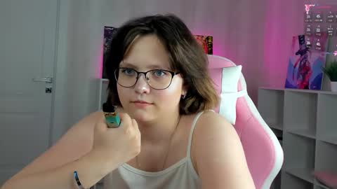 nina lunaa online show from November 5, 2025, 9:20 am