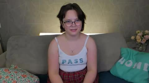 nina lunaa online show from November 9, 2025, 8:23 am