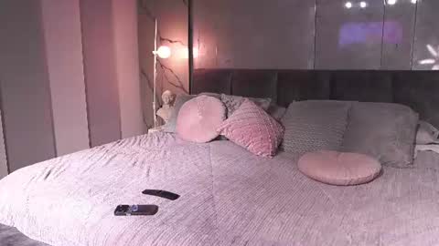 Snapshot of nina_mon chatting on June 25, 2026, 4:56 am Angie online show from June 25, 2026, 4:56 am