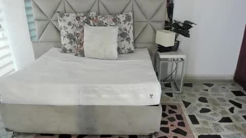  Nina  online show from October 14, 2025, 8:31 pm