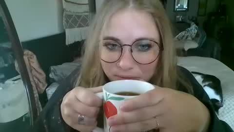 Snapshot of ninabeanzz chatting on September 10, 2025, 1:55 pm ninabeanzz online show from September 10, 2025, 1:55 pm