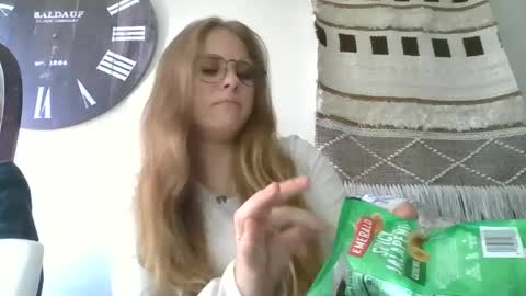Snapshot of ninabeanzz chatting on September 18, 2025, 2:19 pm ninabeanzz online show from September 18, 2025, 2:19 pm