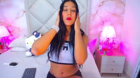 Nina Bravura online show from October 6, 2025, 1:41 pm