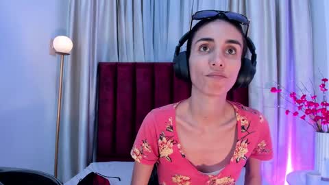 Nina online show from October 9, 2025, 6:39 pm