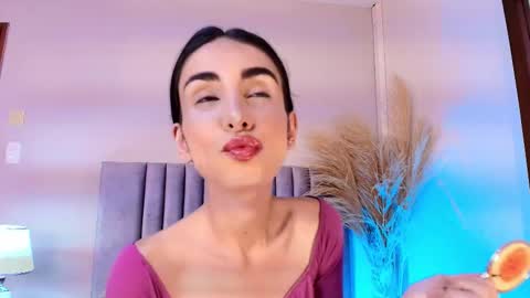 Nina online show from October 25, 2025, 6:35 pm