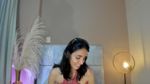 Nina online show from November 1, 2025, 6:21 pm