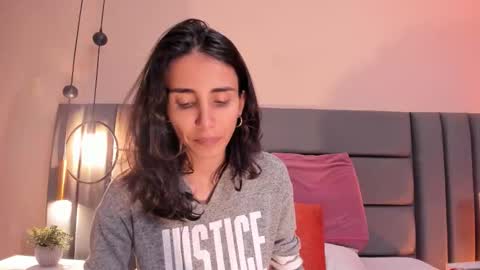 Nina online show from November 5, 2025, 6:30 pm