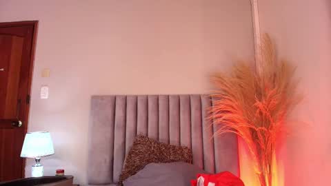 Nina online show from November 11, 2025, 6:08 pm