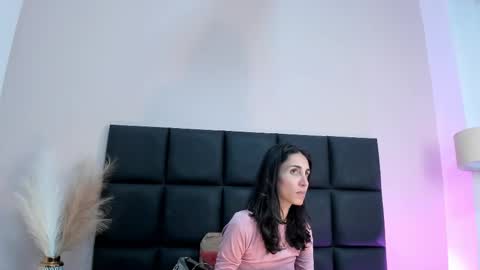 Nina online show from November 12, 2025, 6:30 pm