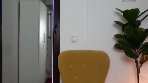 NinaCrystal online show from September 12, 2025, 6:02 am