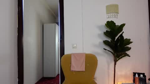 Snapshot of ninacrystal chatting on February 10, 2026, 8:40 am NinaCrystal online show from February 10, 2026, 8:40 am