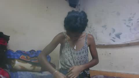 ninaeaa online show from December 4, 2025, 3:27 am